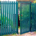 Калитка из металлического штакетника